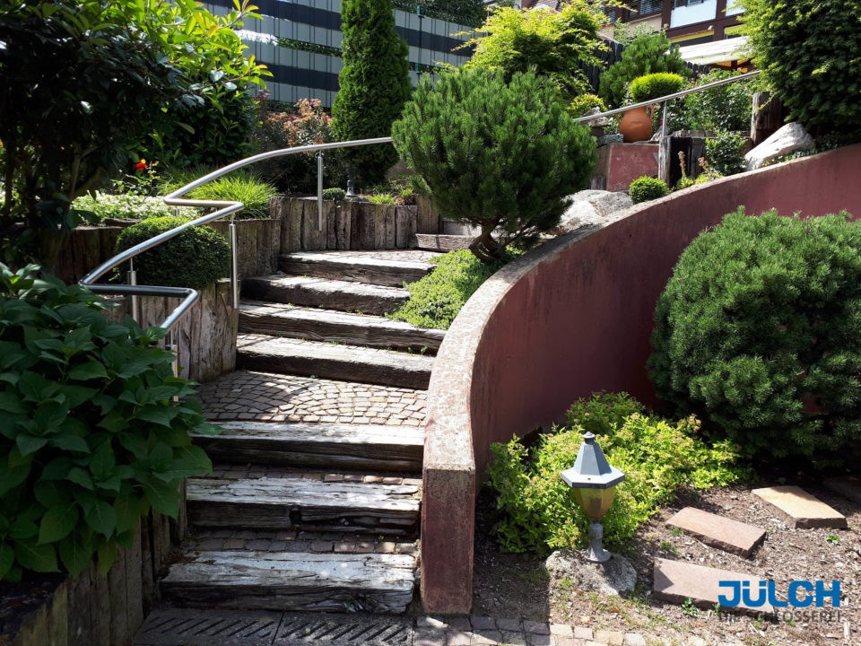 Treppengelaender Aussenbereich, Garten, Massanfertigung, dem Treppenverlauf angepasst